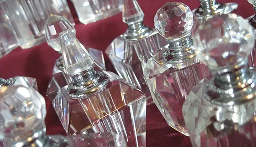 How Can You Choose the Perfect Glass Perfume Bottle for Your Brand?